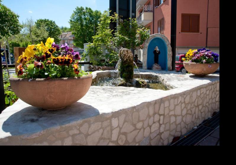 Hotel Cascia Ristorante Esterno foto